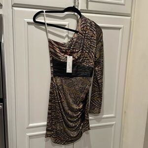 NWT sky brand size mediumm runs small